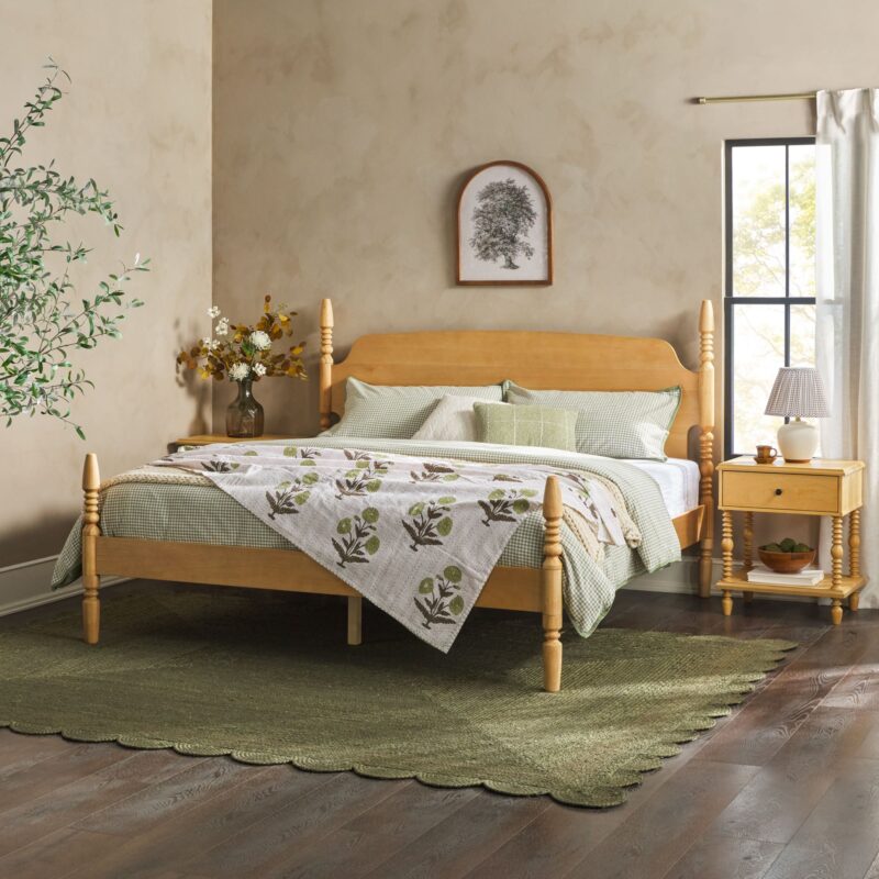 Traditional Vivienne Easy Assembly Solid Wood Bed - Image 2